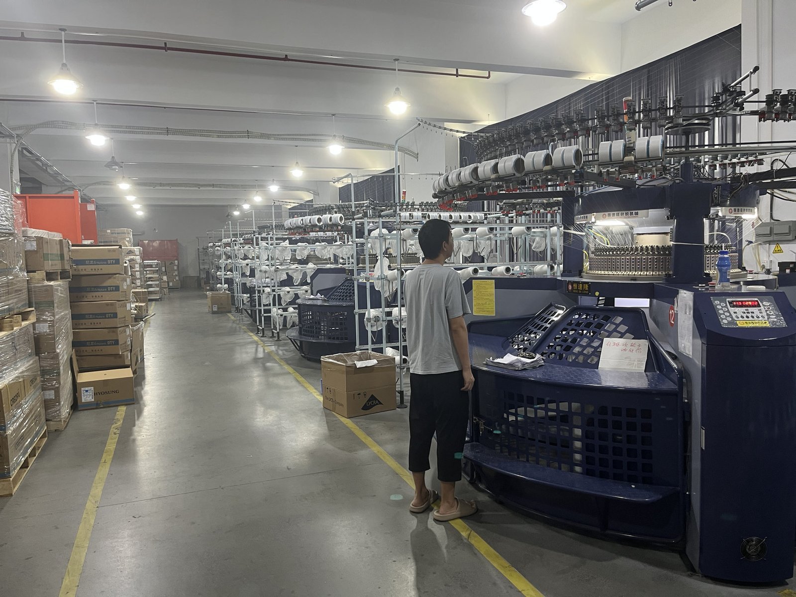 Knitting production equipment and operator